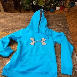 Under Armour hoodie‎ semi fitted size medium